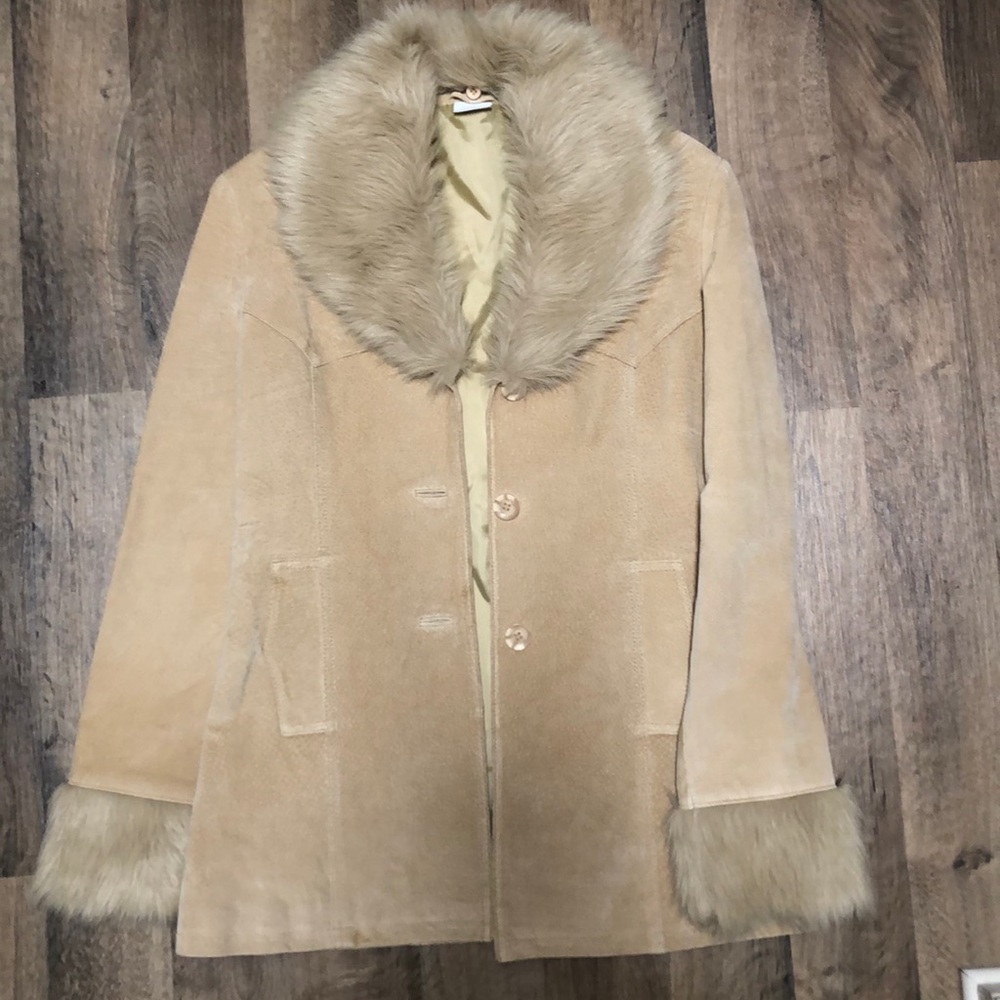 Fitted suede jacket with faux fur